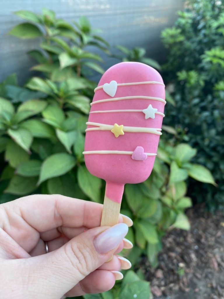 Magnum cake rose
