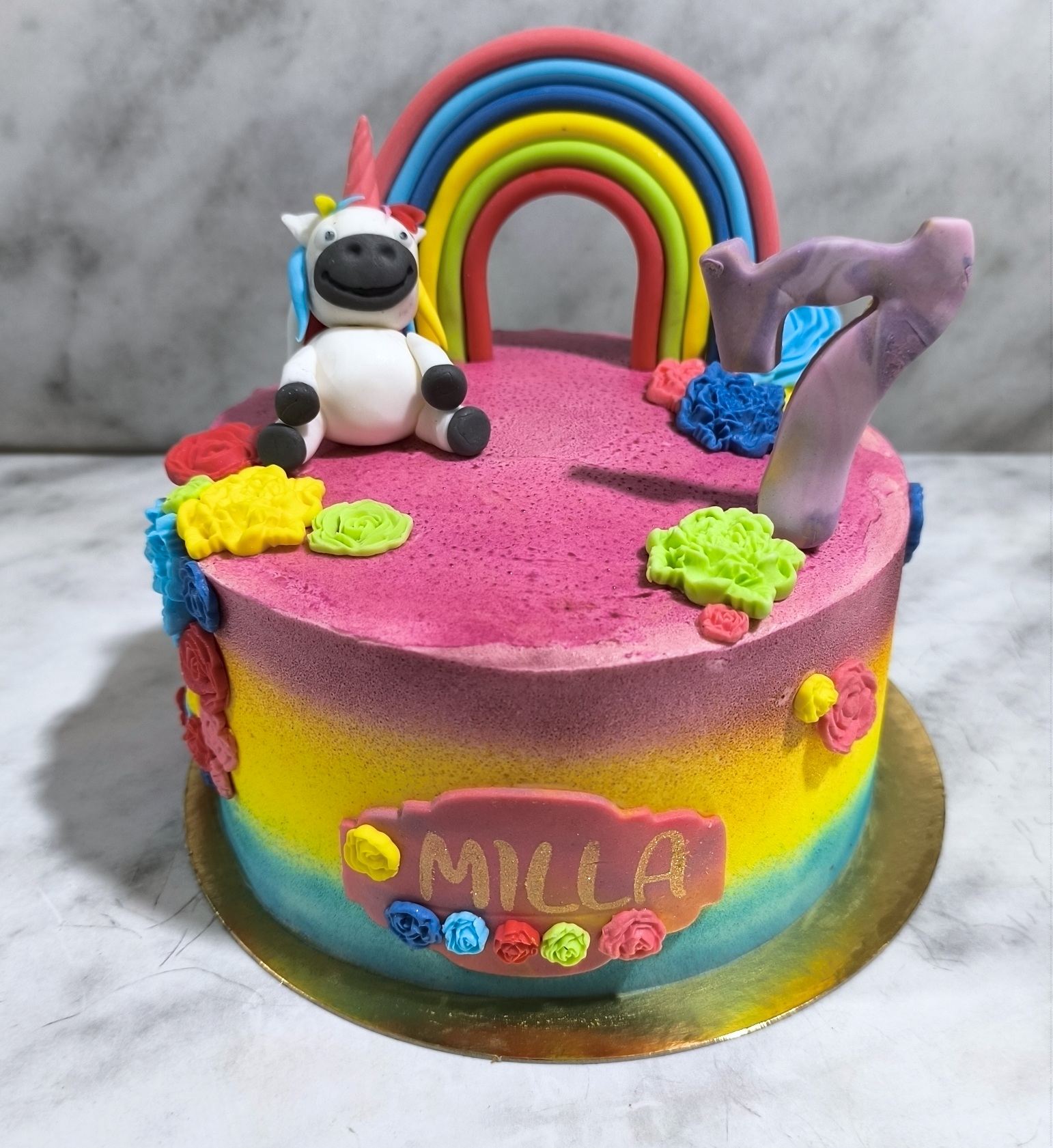 Layer cake arc en ciel et licorne