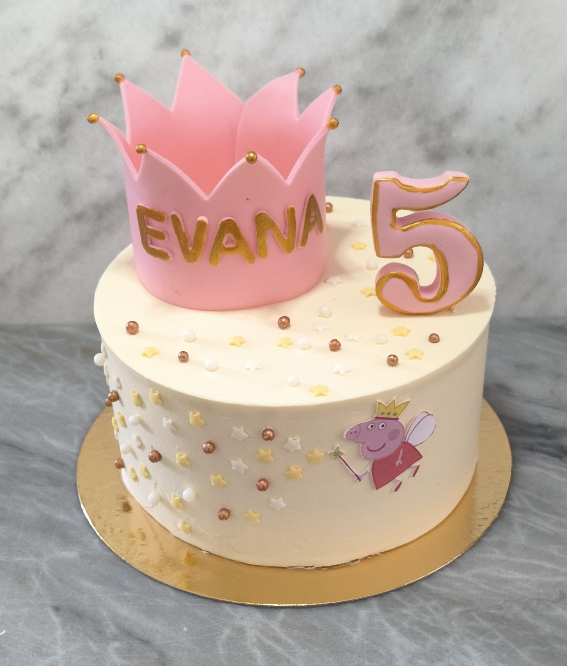 Peppa pig layer cake